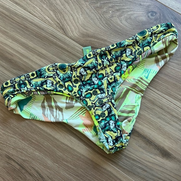Maaji Reversible Bikini Bottom - Picture 1 of 6